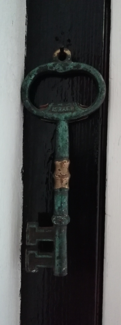 Naast de voordeur